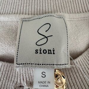 Sioni Winter White Floral Sweater